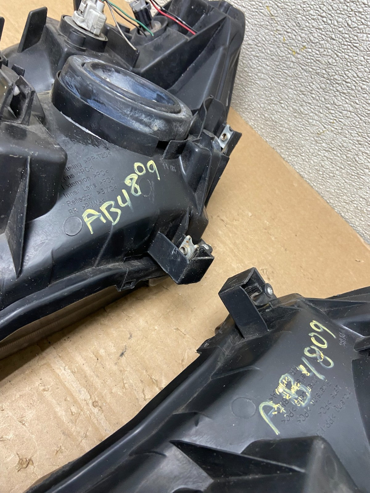 2005 2006 2007 Nissan Pathfinder Halogen Headlights Left+Right AB4809 DW11