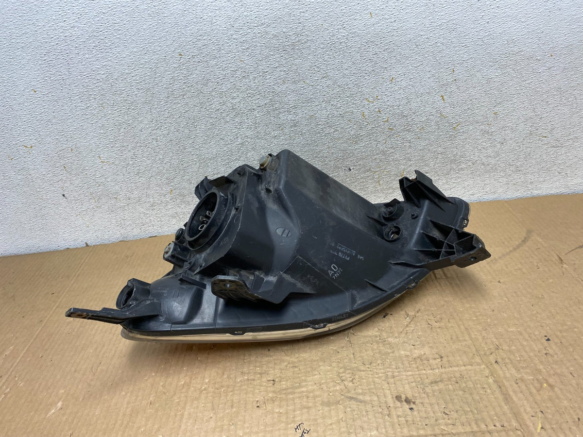 2002 to 2004 Honda CRV CR-V Right Passenger RH Halogen Headlight AI8282 DW5