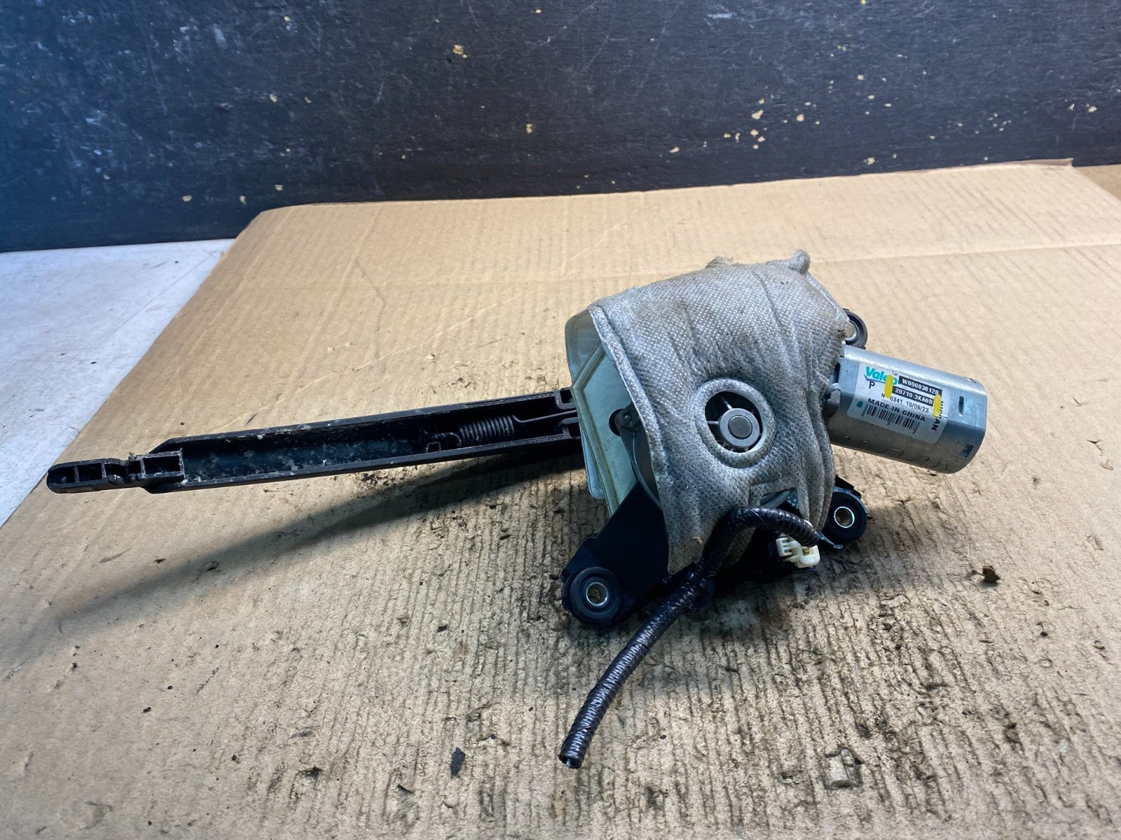 2013-2016 Nissan Pathfinder Back Door Rear Wiper Motor Wiper Blade z2473 DG5