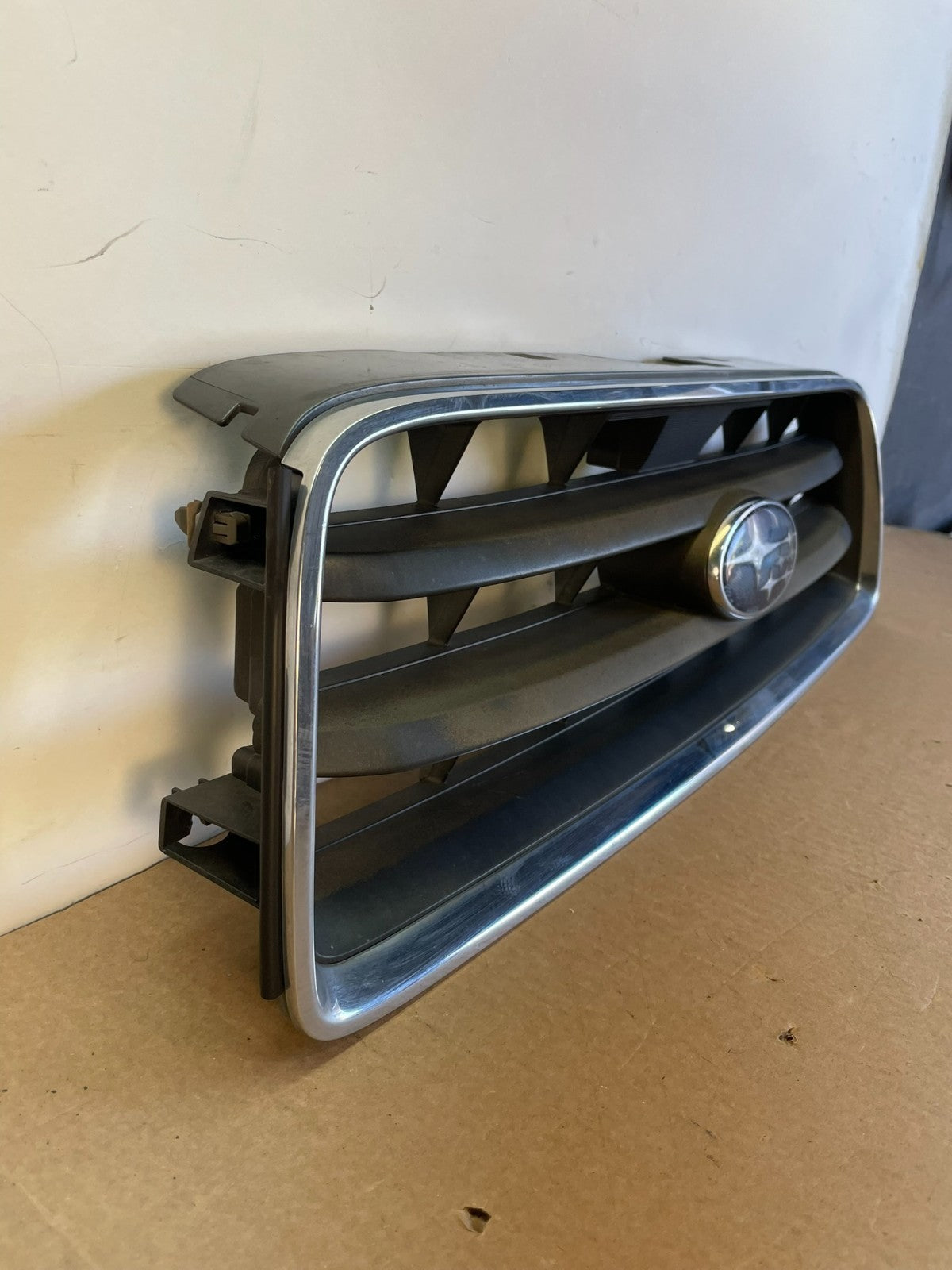 2003 to 2005 Subaru Forester Front Upper Grill Grille AH0318 DG2
