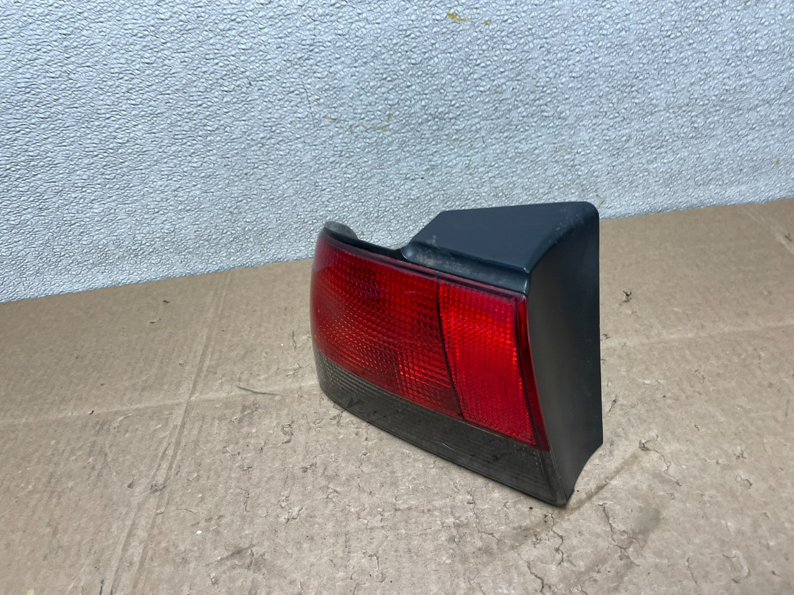 1994 to 1998 Saab 900 & Turbo Left Driver LH Side Tail Light Y8927 DW1