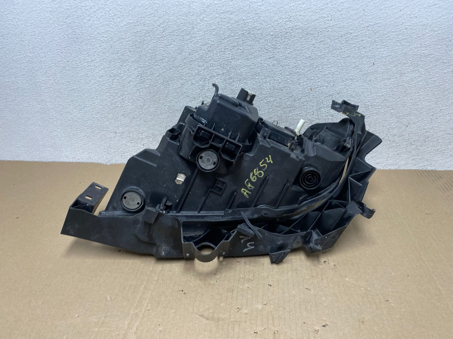 2009-2011 BMW 3 Series 328i 4/D Sedan Headlight Halogen Right Passenger AG68549