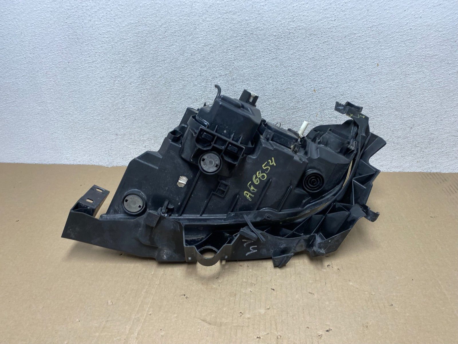 2009-2011 BMW 3 Series 328i 4/D Sedan Headlight Halogen Right Passenger AG68549
