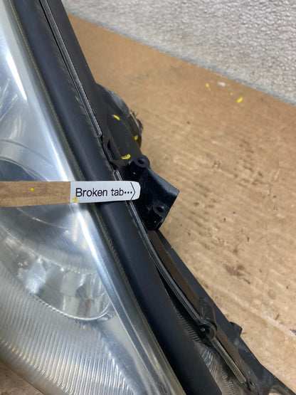 2004-2005 Toyota Sienna Right Passenger Halogen Headlight OEM Z1530 PS4