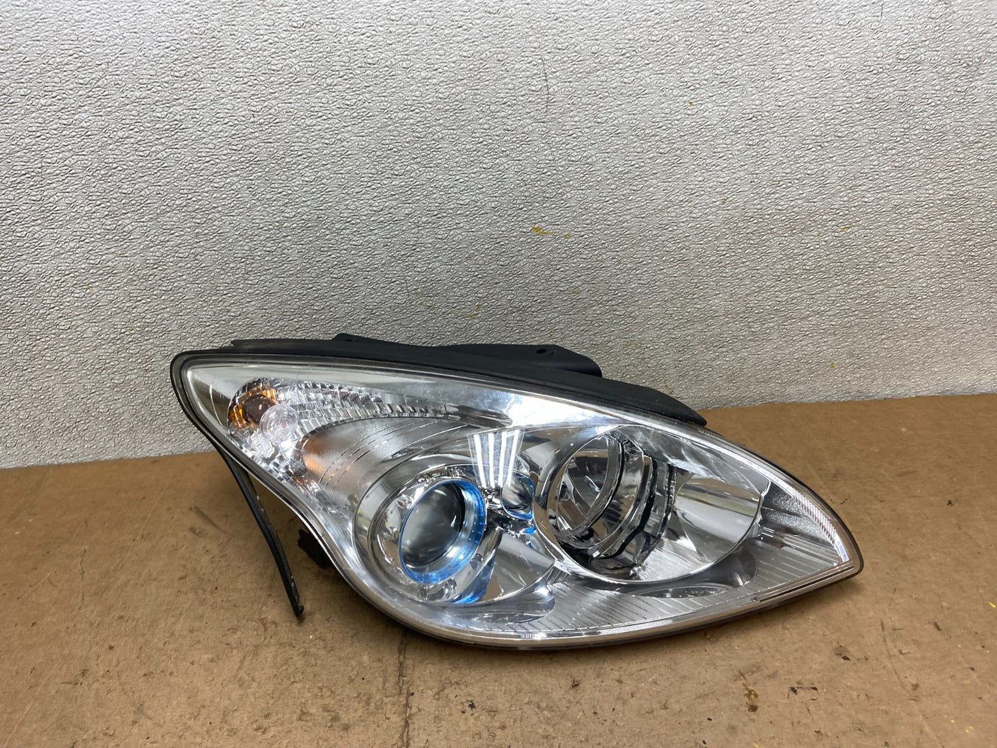 2010 to 2012 Hyundai Elantra Touring Right RH Headlight Halogen Oem X9103 PS0