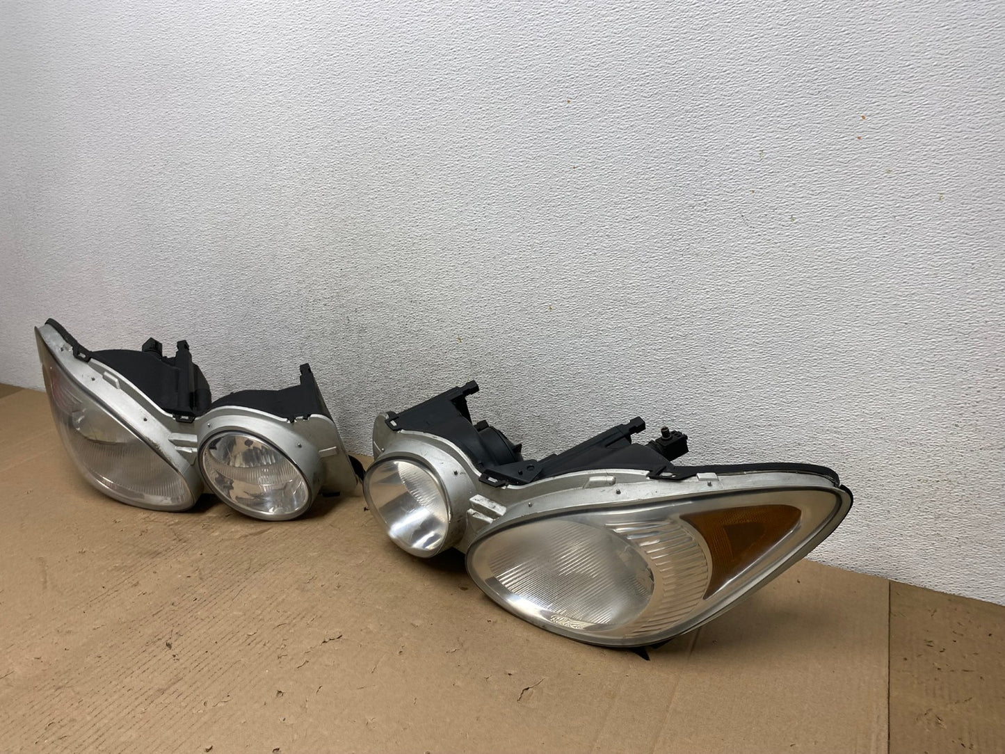 2005 to 2008 Buick Lacrosse Allure Headlights Left+Right Halogen AF3151 LK1