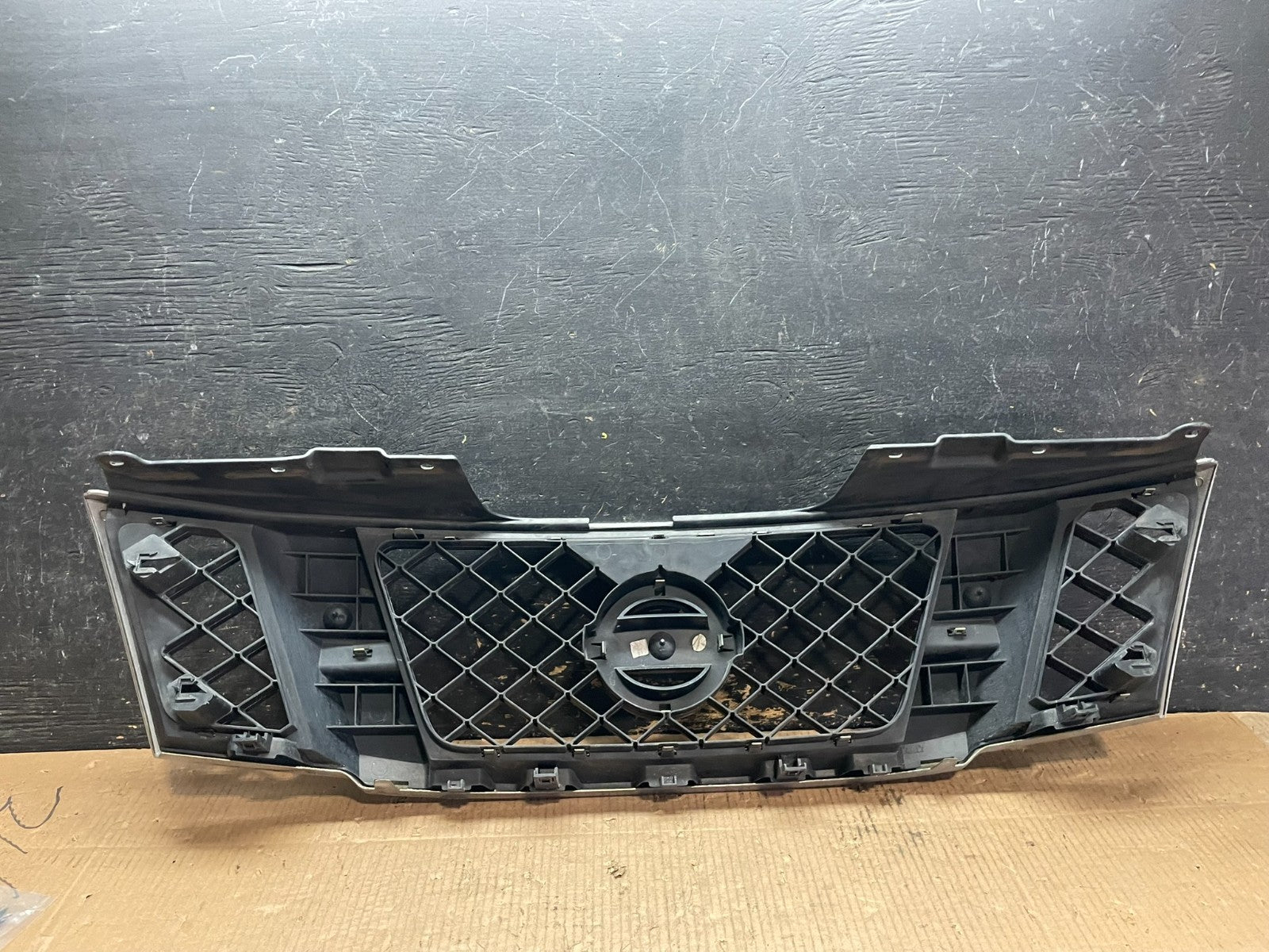 2008 to 2012 Nissan Pathfinder Front Upper Chrome Grill Grille OEM Y6231 DG6