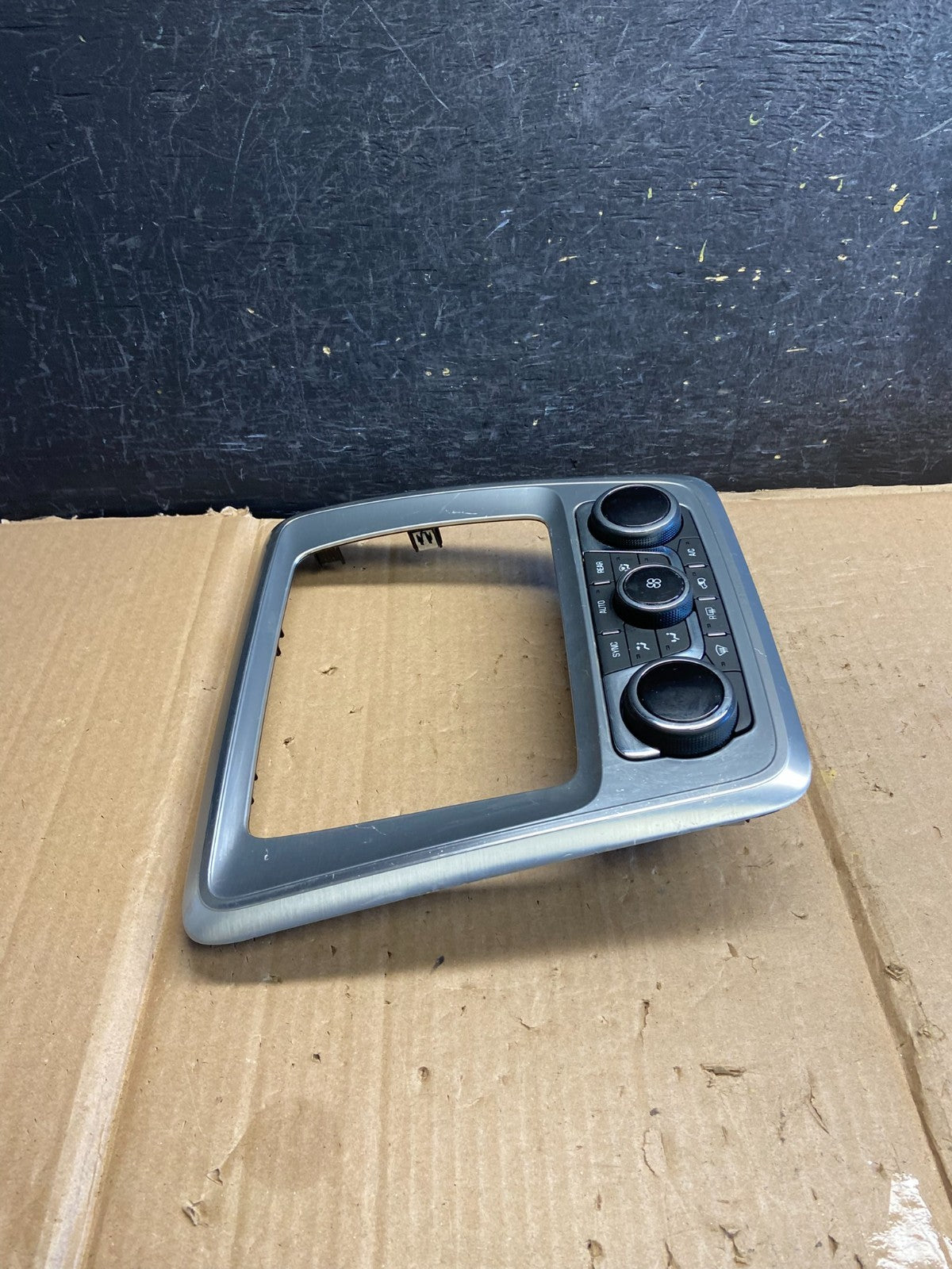 2013 - 2016 GMC Acadia A/C Heater Climate Control Radio Panel Bezel OE AH5648 DG1