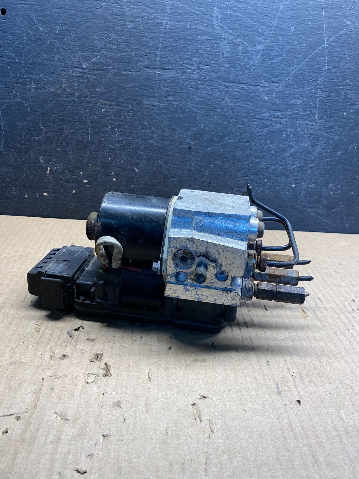 2003 2007 Ford E250 E350 Anti-Lock ABS Antilock Brake Pump AG9749 DG4
