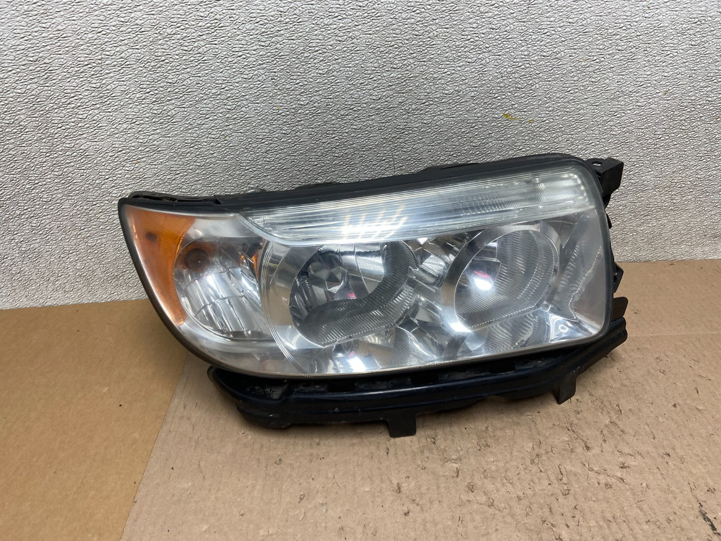 2006-2008 Subaru Forester Right Passenger Rh Headlight Halogen Z6197 DW0