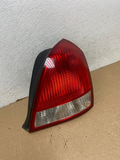 2001 2002 2003 Hyundai Elantra Right Passenger Rh Tail Light AG2011 LK2