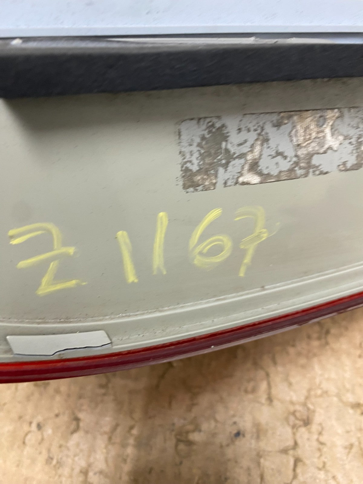 2001-2004 Mercedes-Benz C230 C240 W203 C-Class Right Passenger Tail Light Z11677
