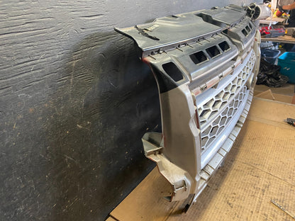 2008 to 2010 Land Rover LR2 Front Bumper Grille Grill OEM q8567 DG2