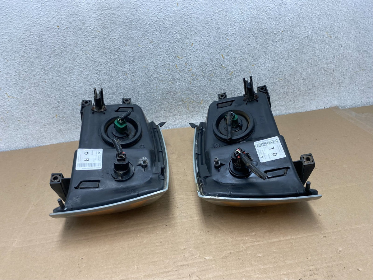 2005 to 2007 Dodge Dakota Left+Right Halogen Headlights AH9391 DW9