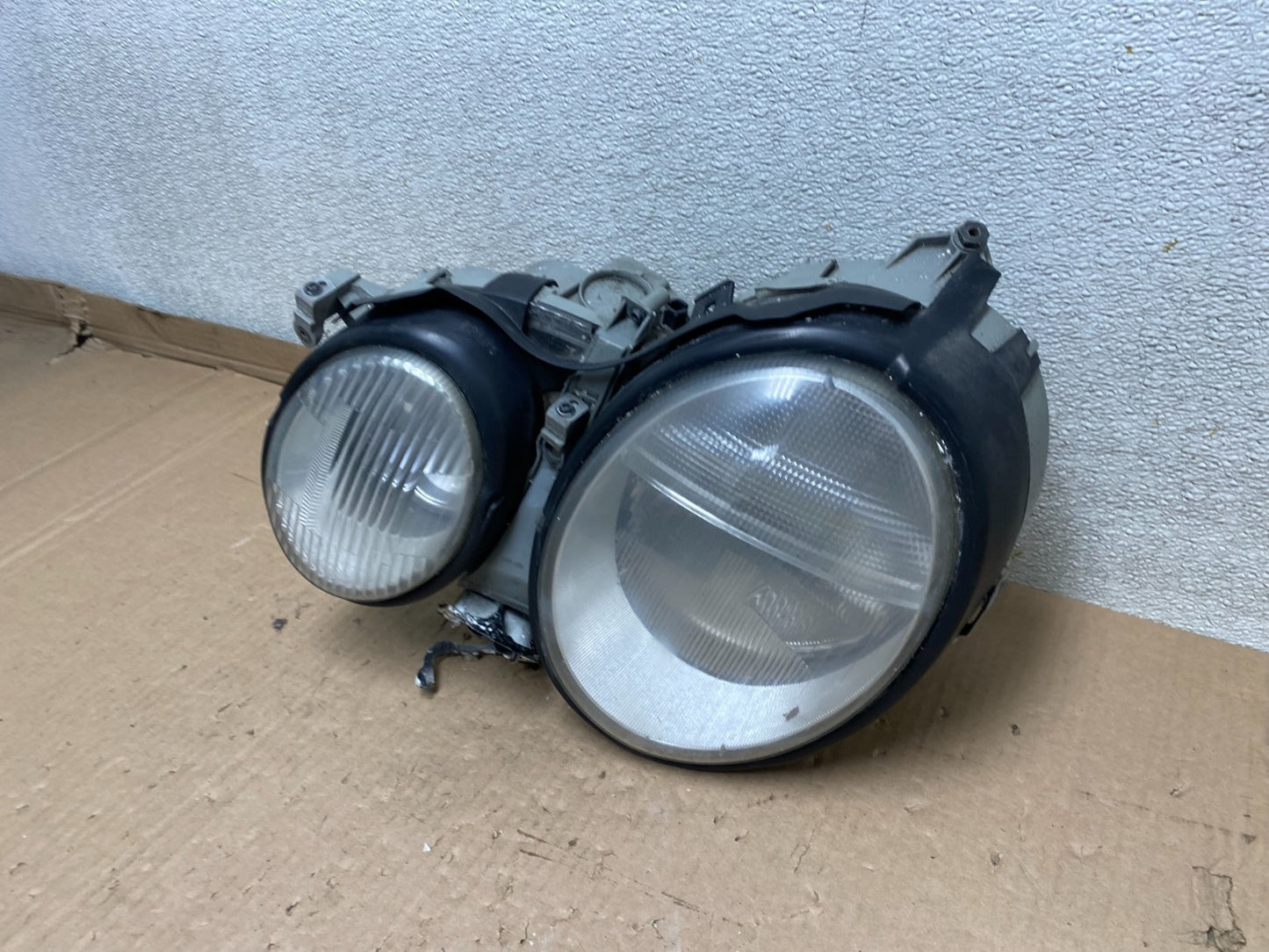 1997-1999  Mercedes E E320 E430 Left Driver LH Side Headlight Xenon U8498 DW1
