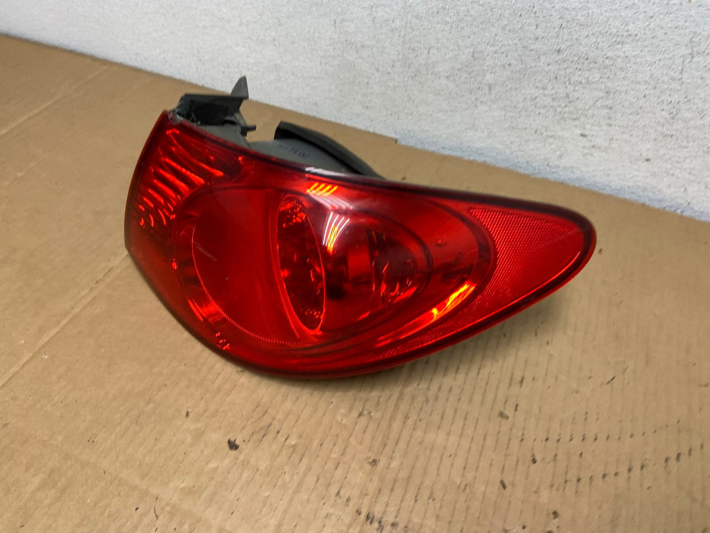 2007 to 2010 Hyundai Elantra Sedan Right Passenger Side Tail Light AD0832 LK1