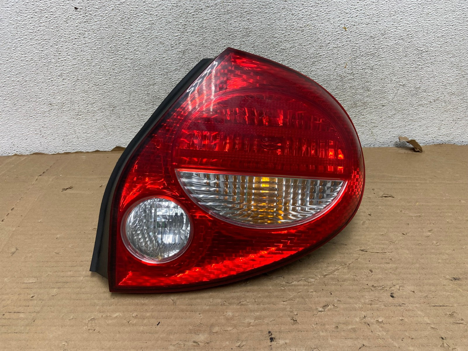 2000 to 2001 Nissan Maxima Right Passenger Rh Side Tail Light AG8253 LK0