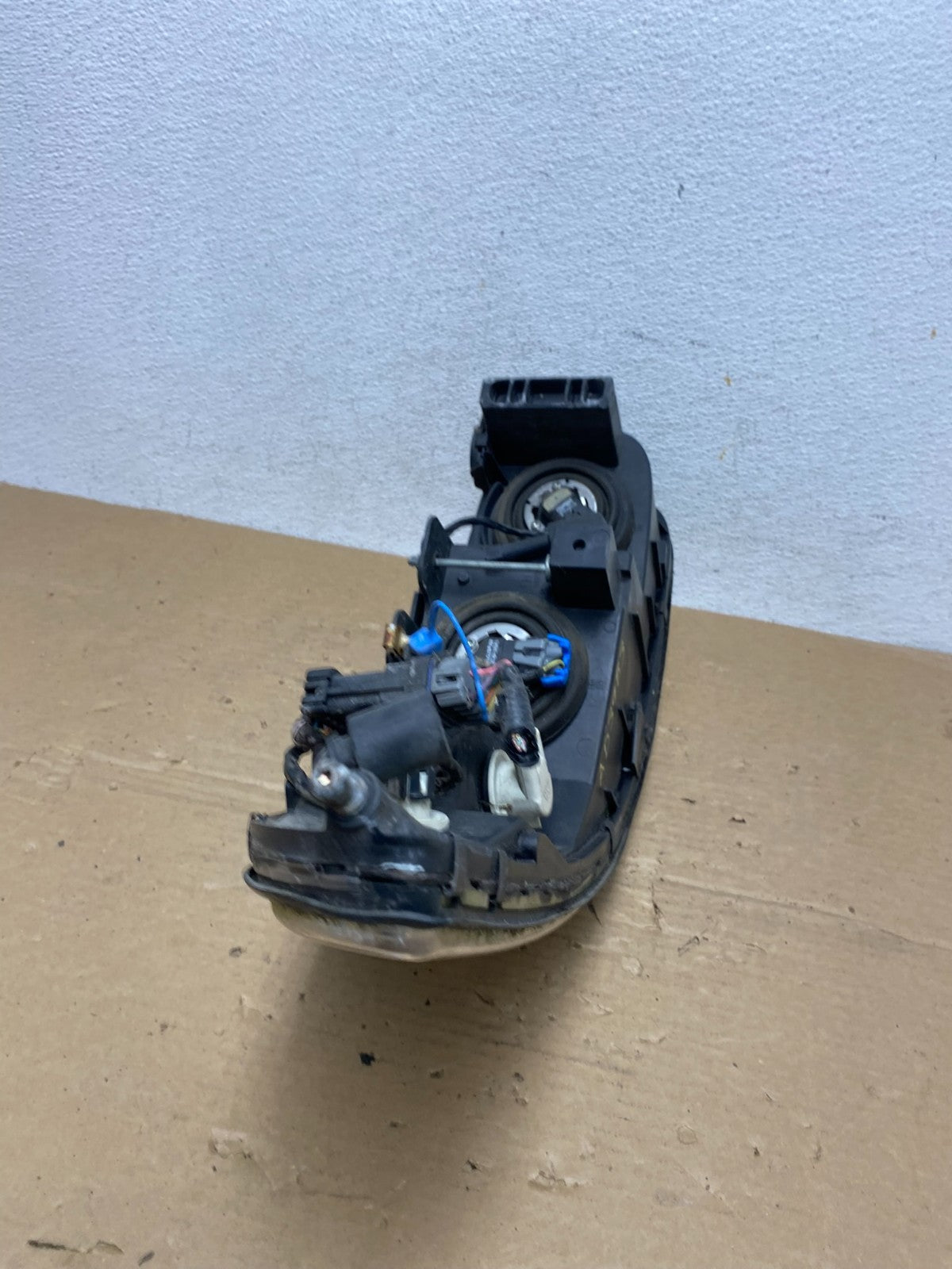 2000 to 2005 Buick Lesabre Headlight Left Driver Lh Side Halogen AD3983 DW8