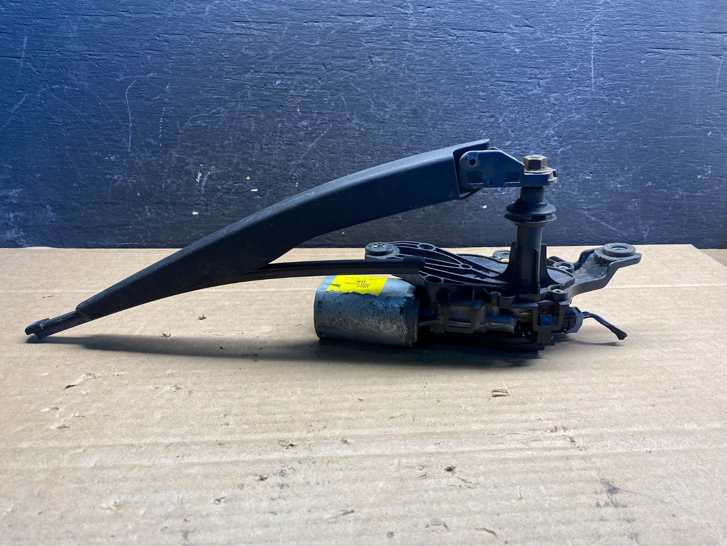 2011 to 2019 Ford Explorer Rear Windshield Wiper Motor AE8214 DG3