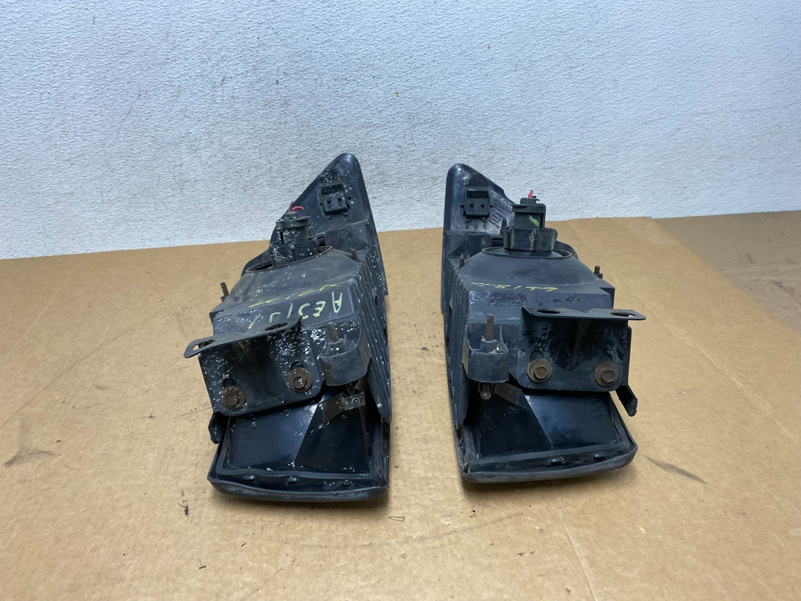 1989 to 1995 Plymouth Acclaim Left+Right Side Headlights AE3151 DW11