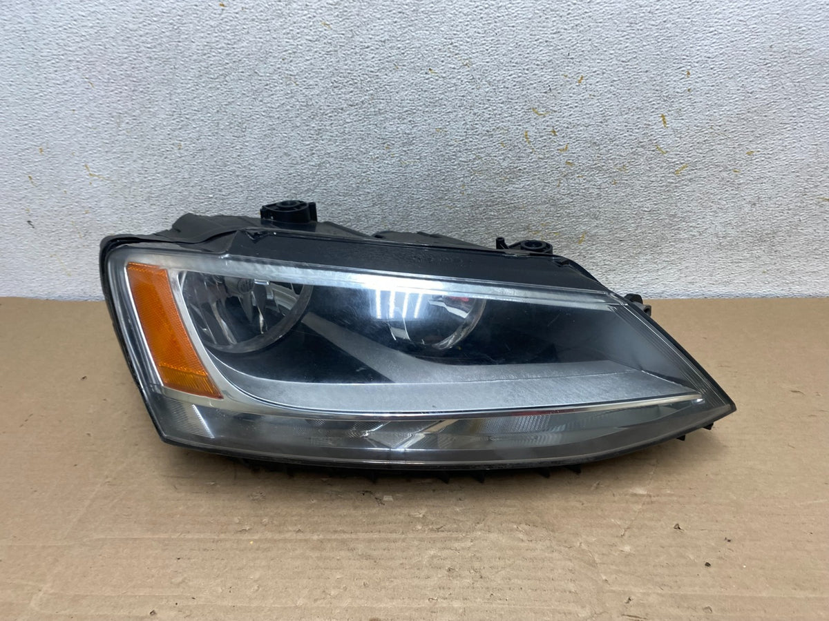 2011 to 2014 Volkswagen Jetta Right Passenger RH Headlight Halogen AH9474 DW0