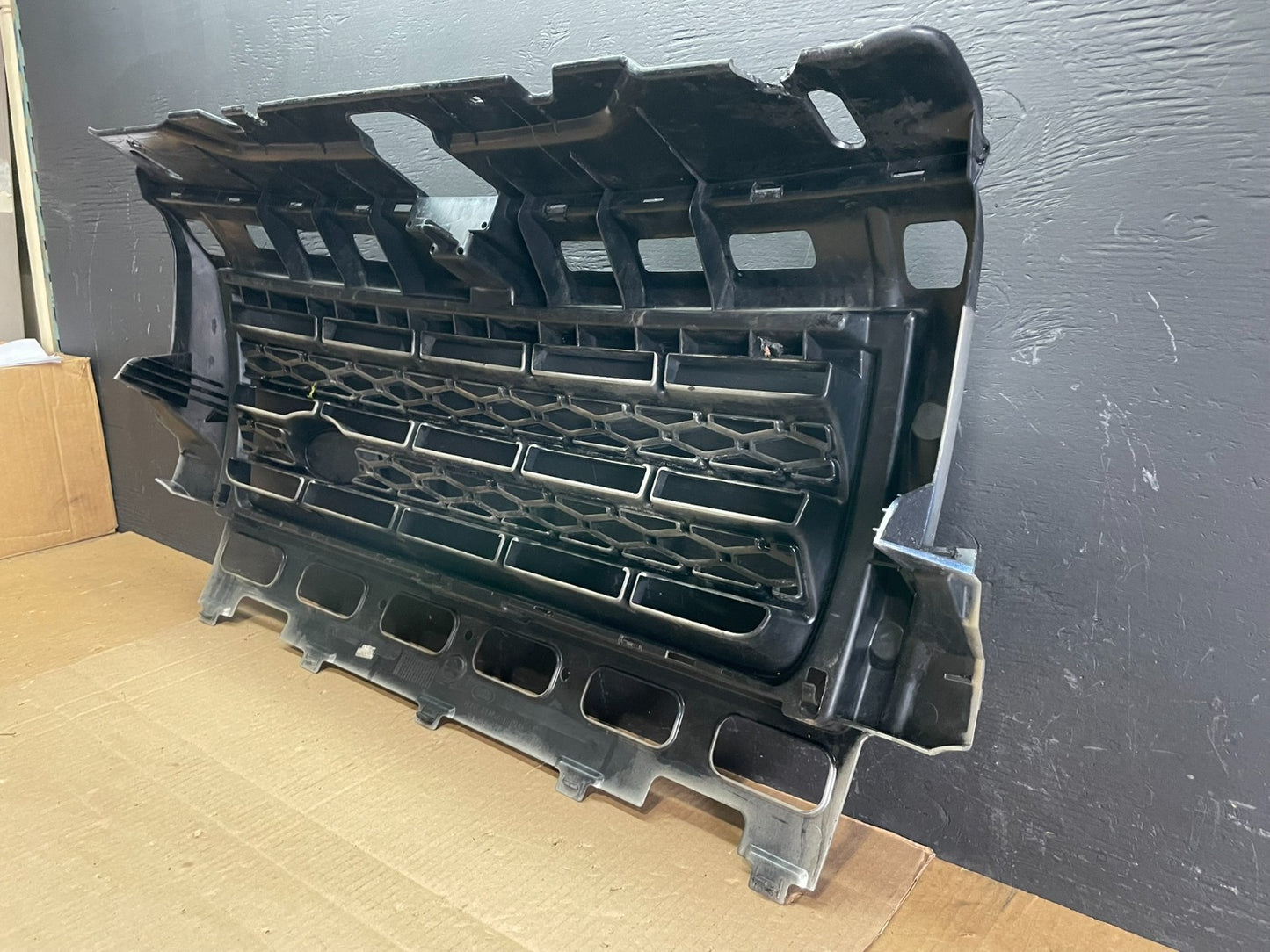 2008 to 2010 Land Rover LR2 Front Bumper Grille Grill OEM AB7623 DG5
