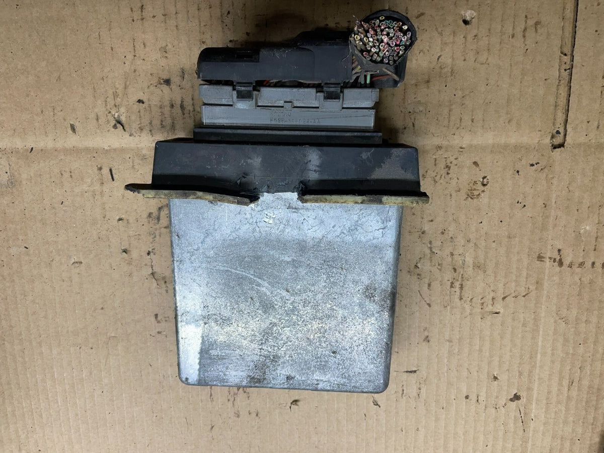 2004 Ford E-Series 4.6L Engine Control Computer 4c2a-12a650-dd n4885 DG1