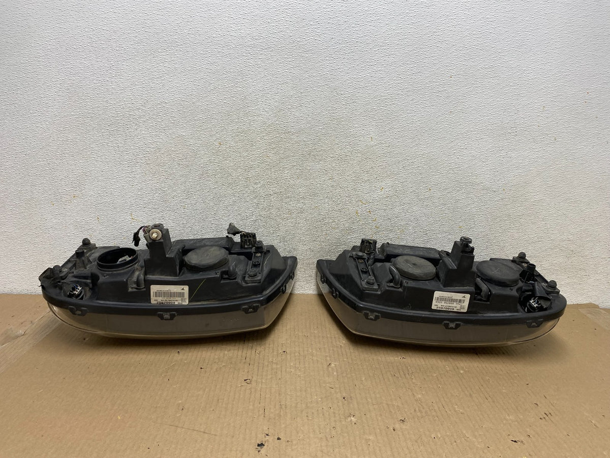 2006 - 2009 Chevrolet Trailblazer Left+Right Headlights Flush Half Bar AH5815 DW10