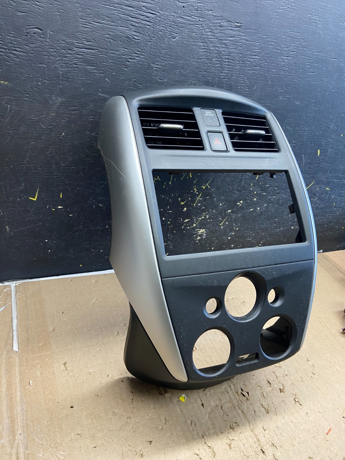 2015-2019 Nissan Versa Hatchback Center Dash Radio Climate Bezel Air Vent AB55052