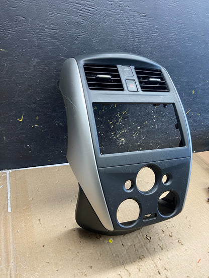 2015-2019 Nissan Versa Hatchback Center Dash Radio Climate Bezel Air Vent AB55052