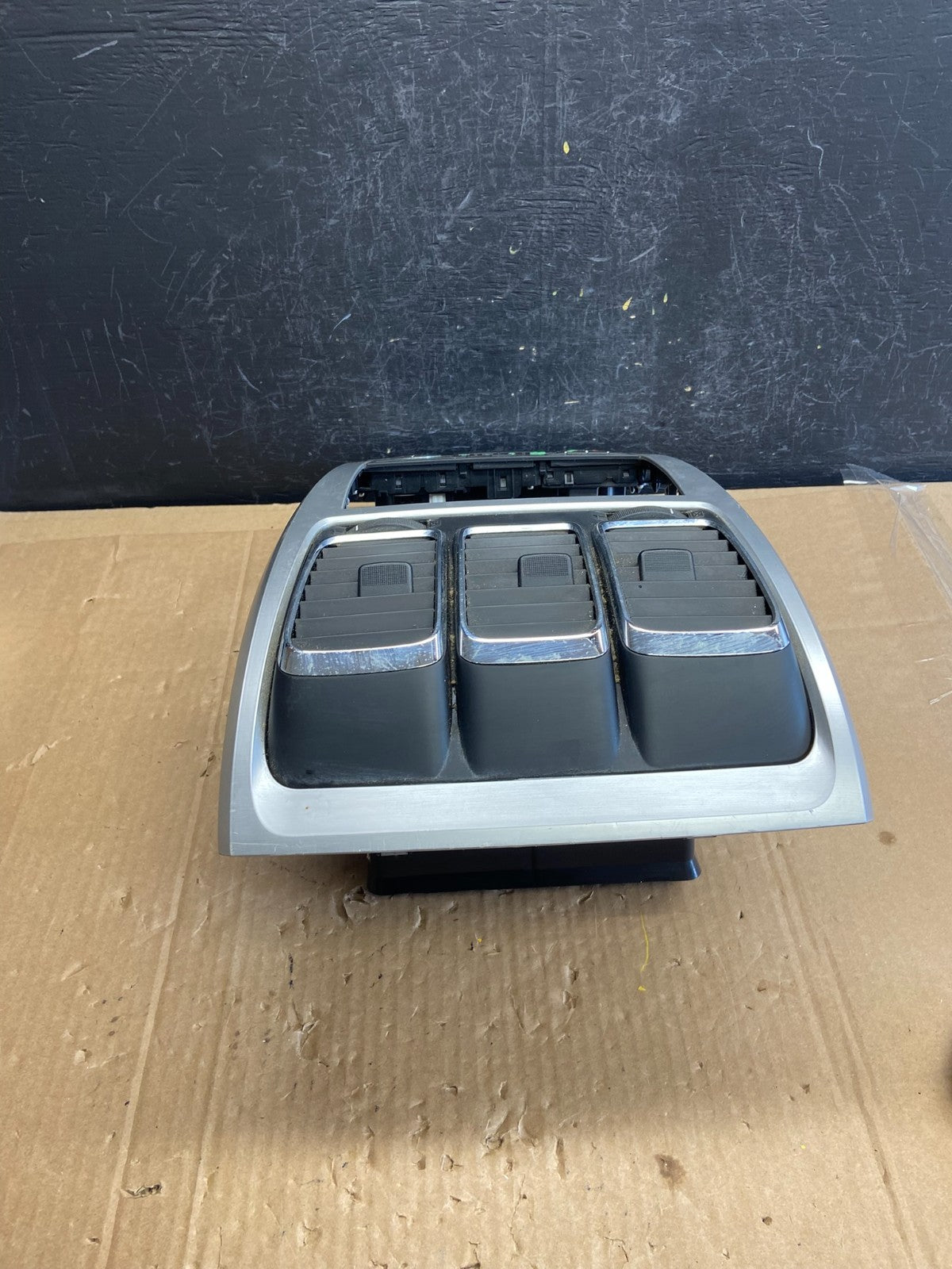 2007 - 2012 GMC Acadia A/C Heater Climate Control Radio Panel Bezel OE ad2179 DG3