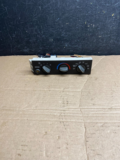 2001 - 2007 GMC Chevrolet Express 1500 Climate Control A/C AF1902 DG0