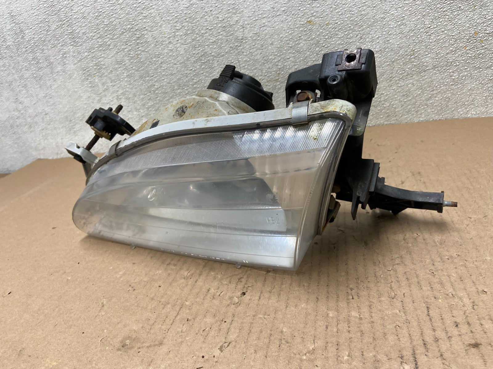 1998 to 2000 Toyota Corolla Front Left Driver Side Headlight AB5997 DW1