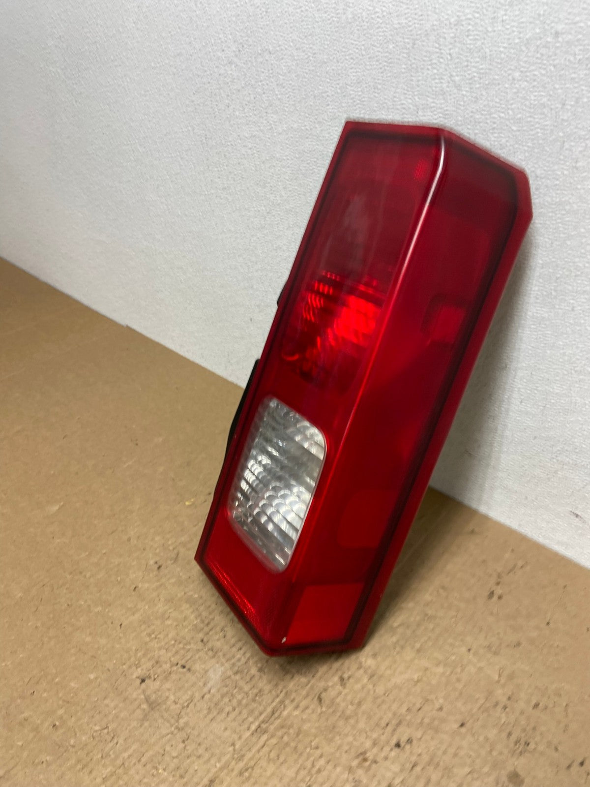 2006 to 2008 Hummer H3 Right Passenger Side Tail Light OEM AA1113 DW1