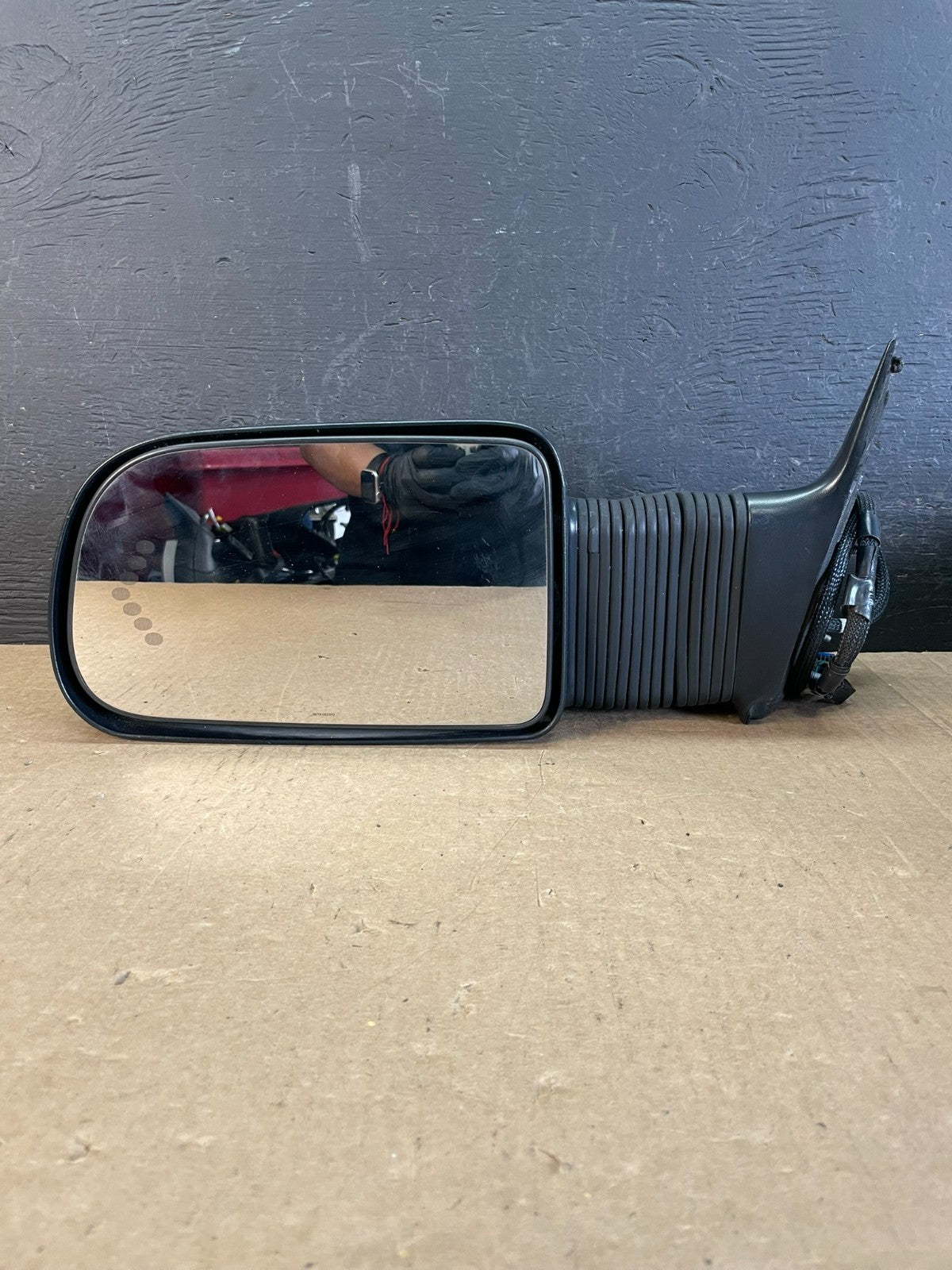 2003 to 2007 Chevy Silverado Driver Left Side View Turn Signal Mirror AD03459