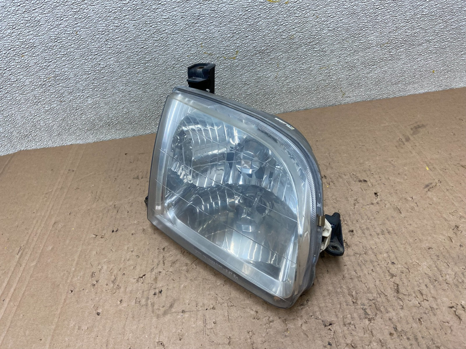 2001 to 2004 Toyota Sequoia Right Passenger RH Side Headlight Halogen Y0391 DW1