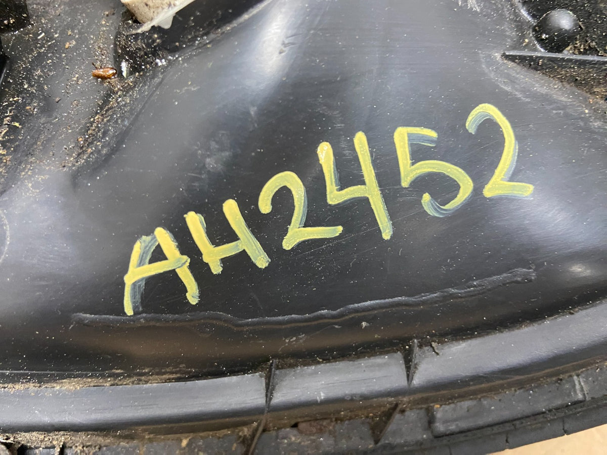 1995 - 1997 Toyota Avalon Right Passenger RH Side Tail Light AH2452 DG6
