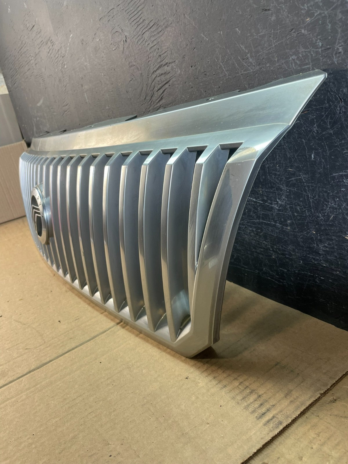 2002 to 2005 Mercury Mountaineer Front Upper Grill Grille AD0206 DG1