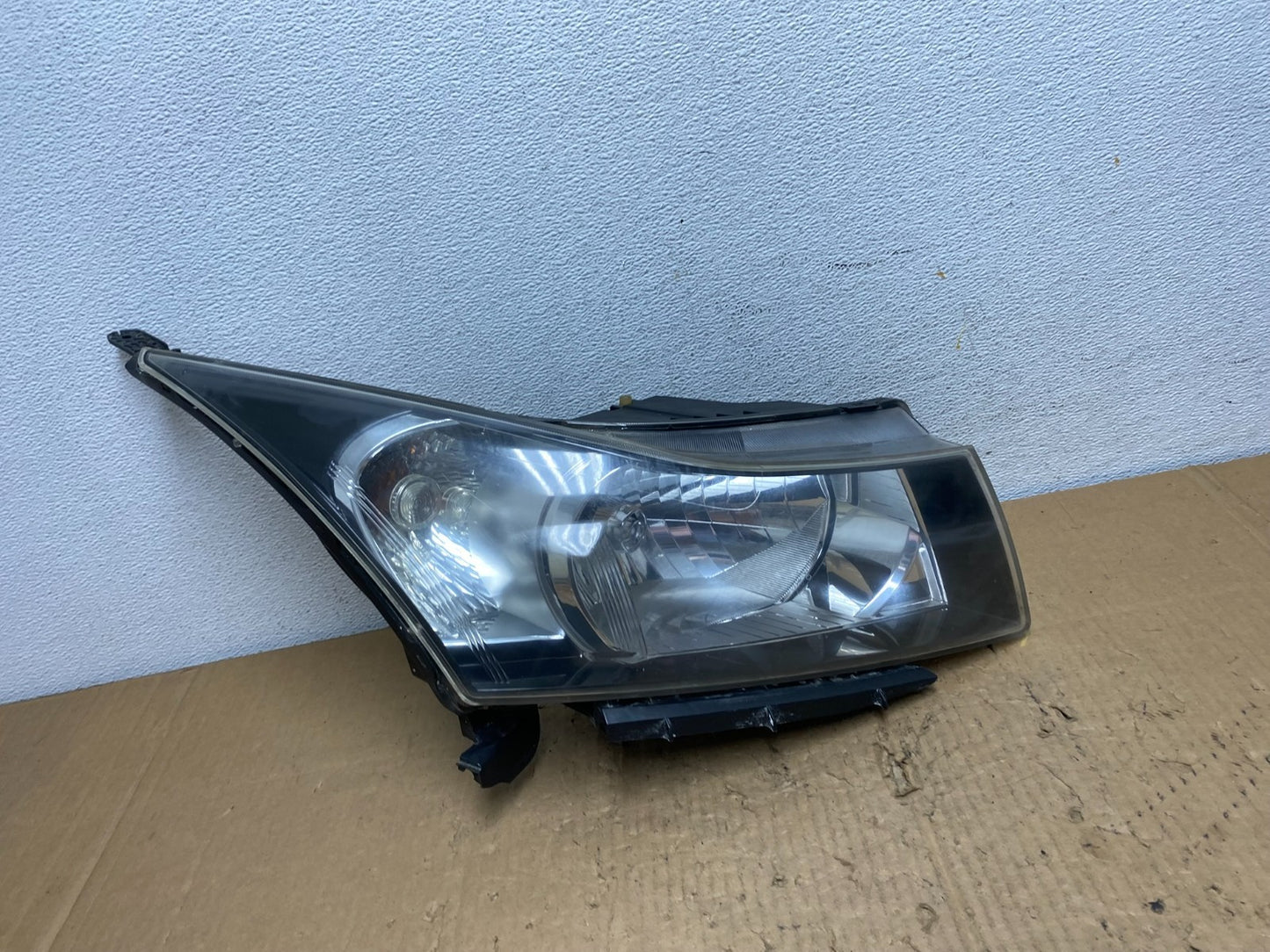 2011 to 2015 Chevrolet Cruze Halogen Right Passenger Rh Headlight AD2480 DW0