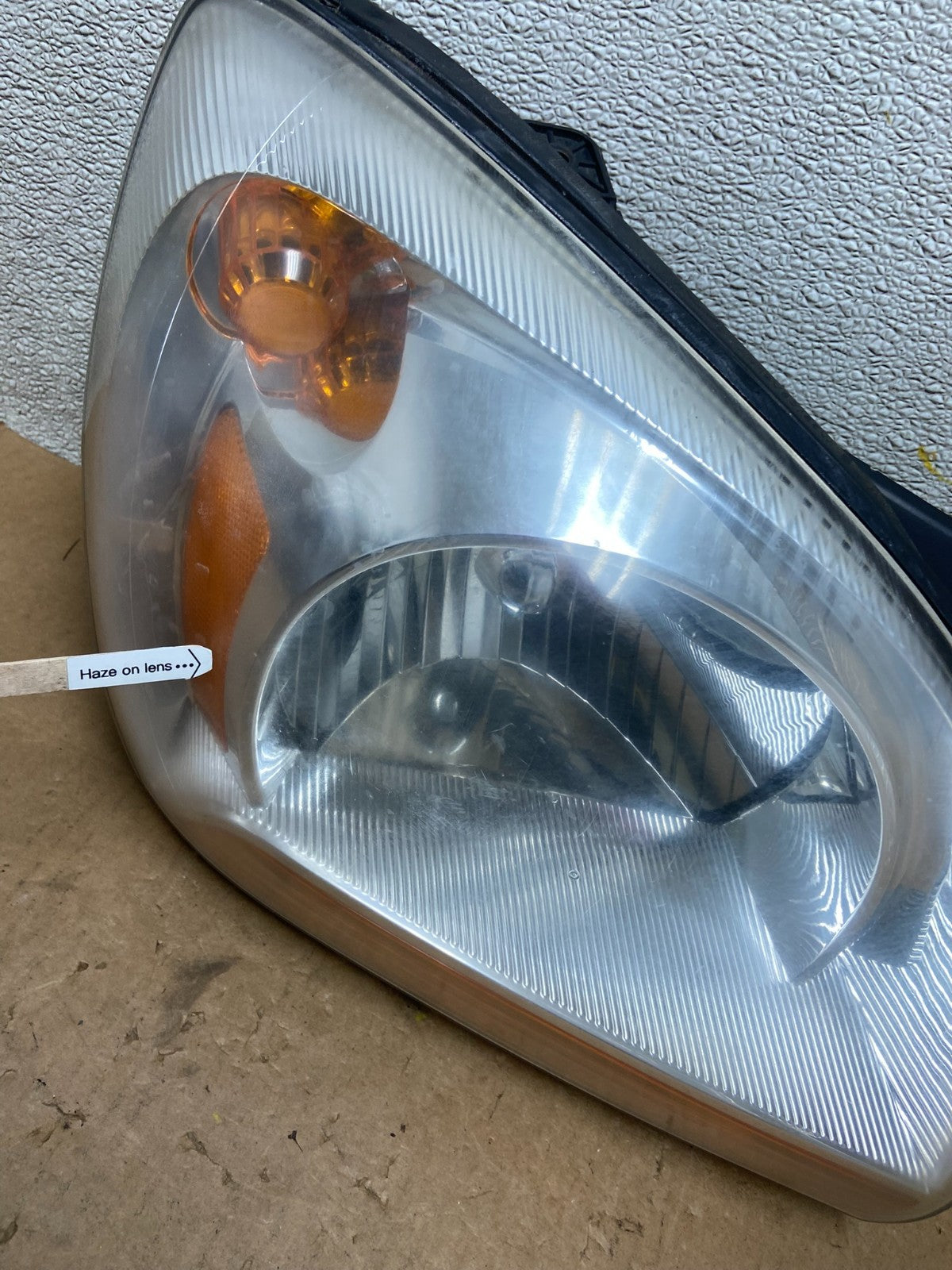 2005 to 2006 Kia Sportage Right Passenger RH Halogen Headlight OEM Z7608 DW4