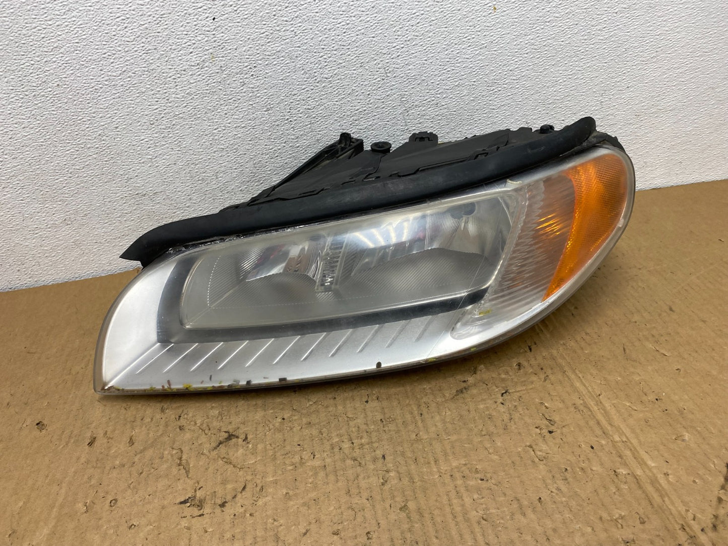 2008 to 2013 Volvo XC70 V70 S80 Driver Side Left Halogen Headlight AC8159 DW0