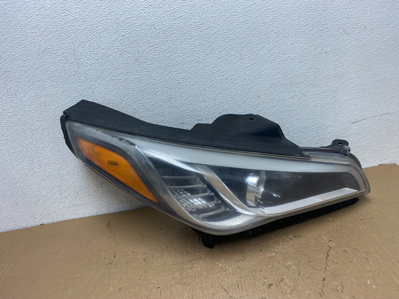 2015-2017 Hyundai Sonata Right Passenger RH Side Halogen Headlight AD8038 DW0
