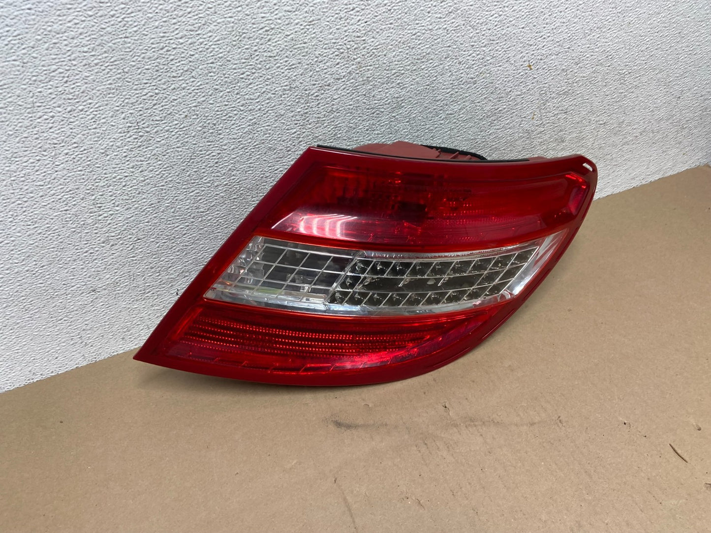 2008 - 2011 Mercedes C-Class Right Passenger RH LED Tail Light AG6608 DW2