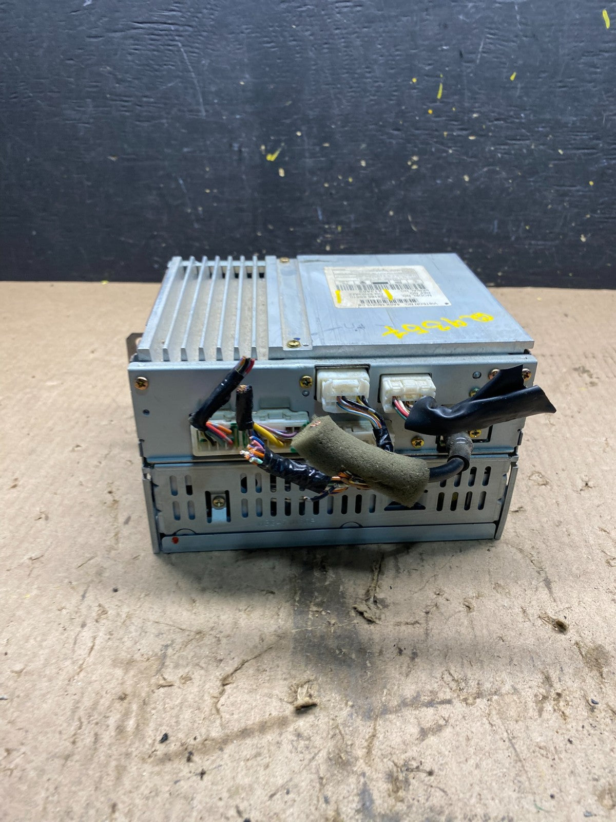 2004 to 2005 Nissan Titan Am Fm Cd Player Radio Receiver Q9357 DG3