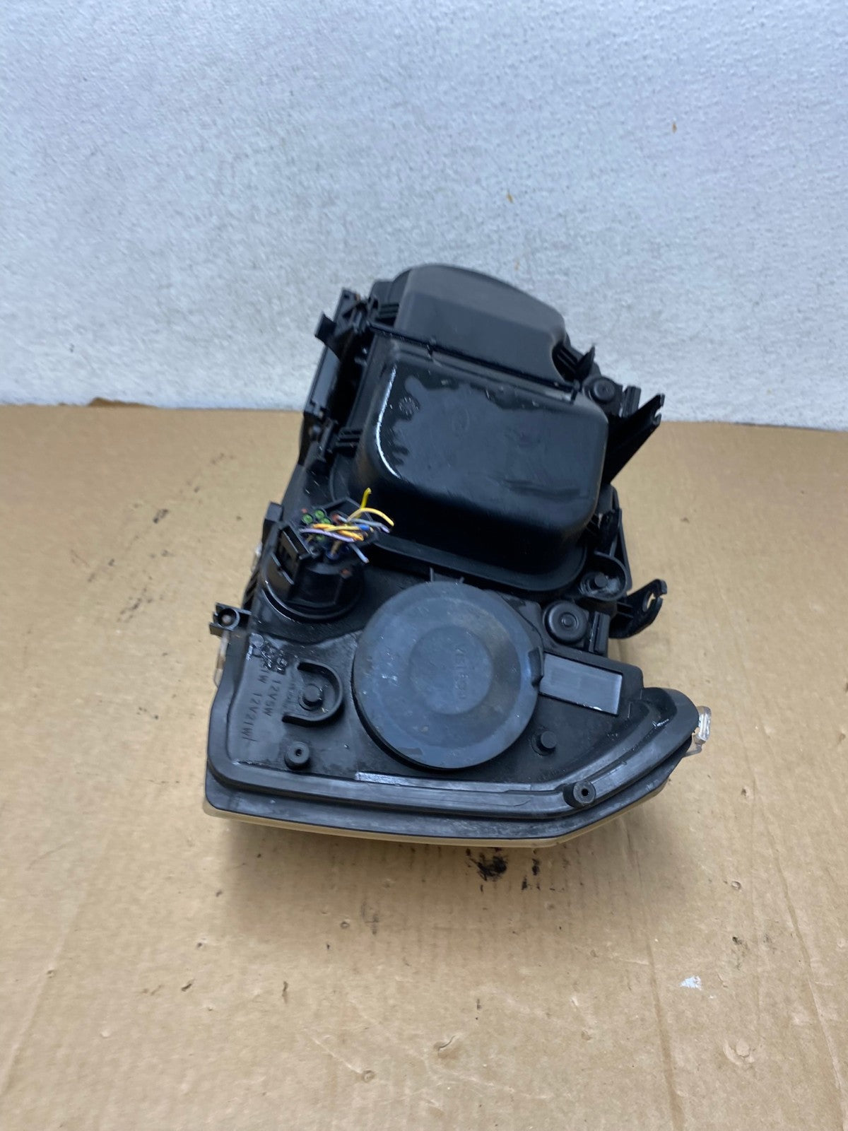 2008-2012 Land Rover LR2 Right Passenger RH Side Xenon Headlight AG2035 LK7