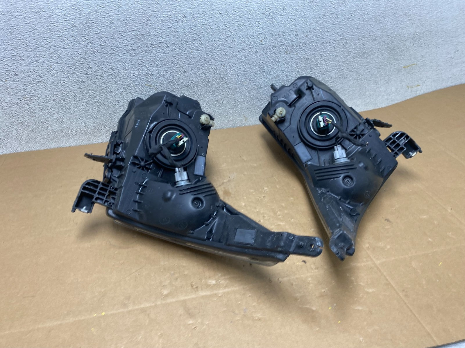 2011 to 2015 Chevrolet Cruze Halogen Left+Right Set Headlights V4877 DW13
