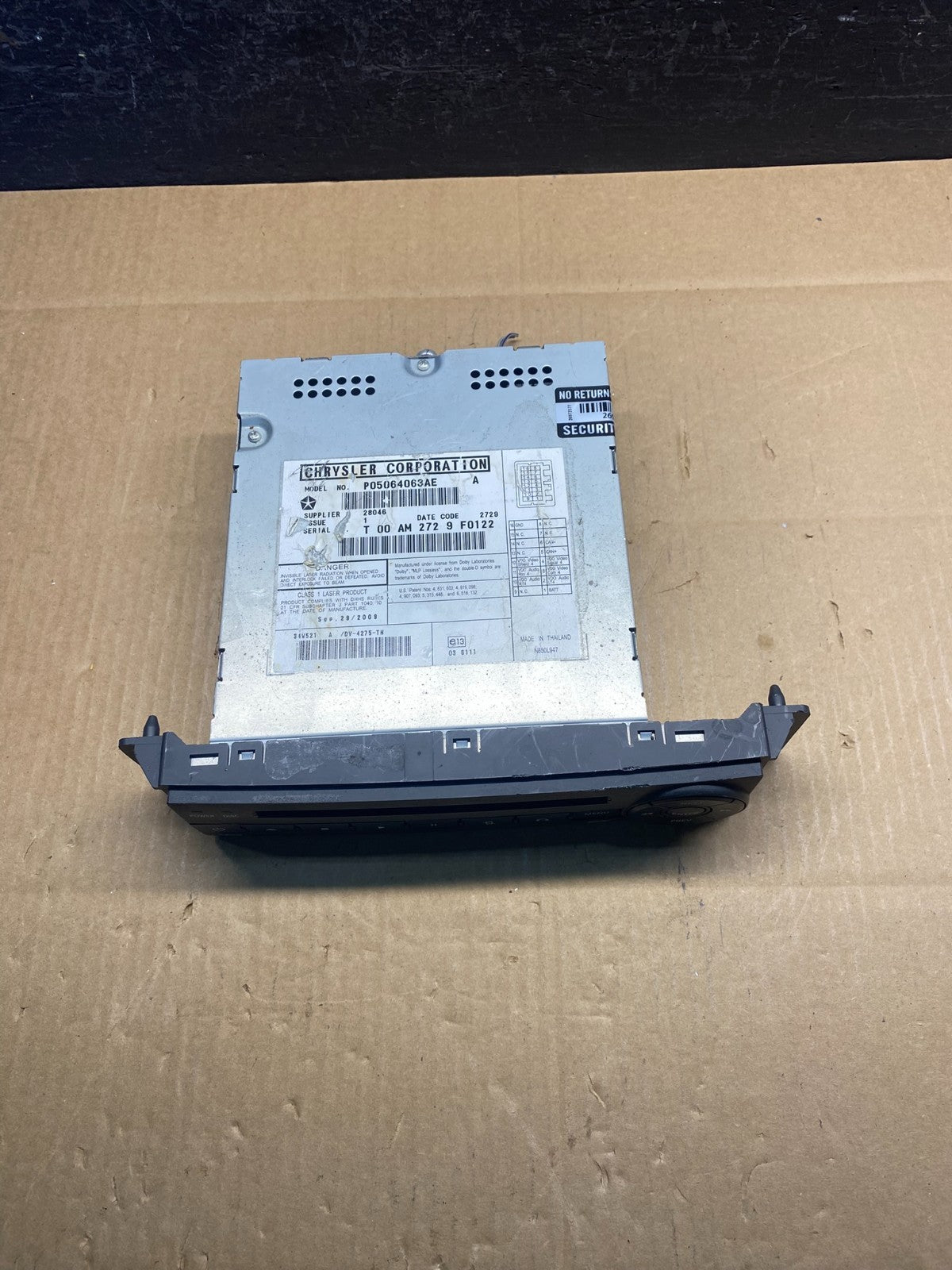 2008 to 2012 Chrysler Town Country DVD Player Receiver AD1565 DW3