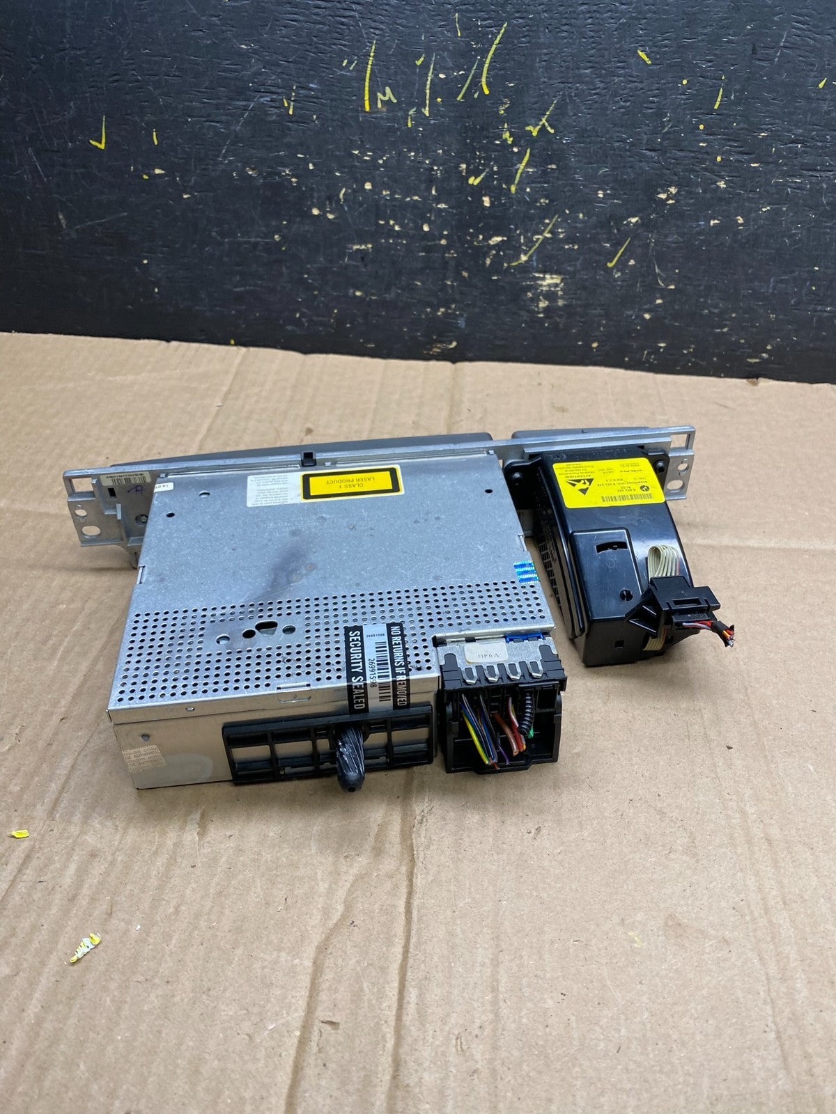 2006-2008 BMW 750i 750Li E65 AM/FM Radio CD Player AA4611 DG3