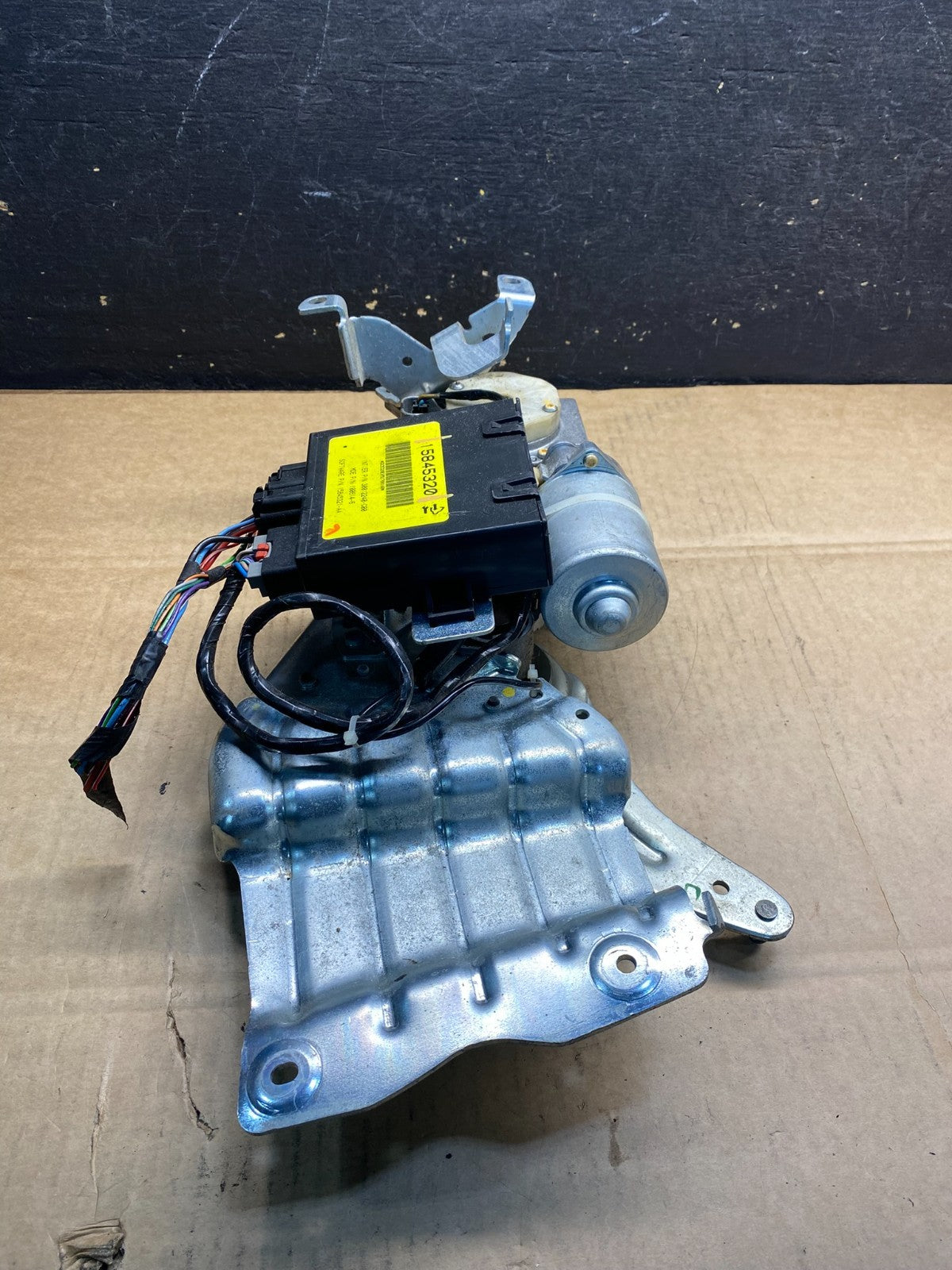 2006 Cadillac SRX Rear Gate Lid Motor Assembly W/ Auto Open Close  OEM AB3965 DG4