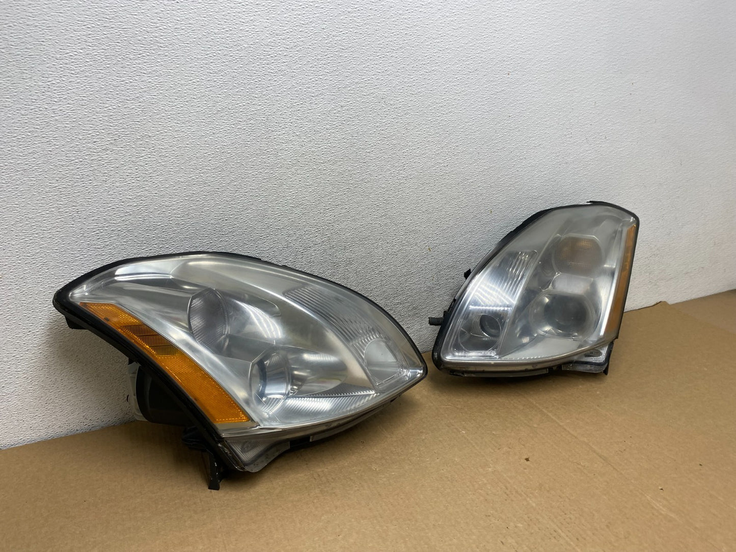 2004 to 2006 Nissan Maxima Left+Right Side Headlights Halogen AG1989 DW2